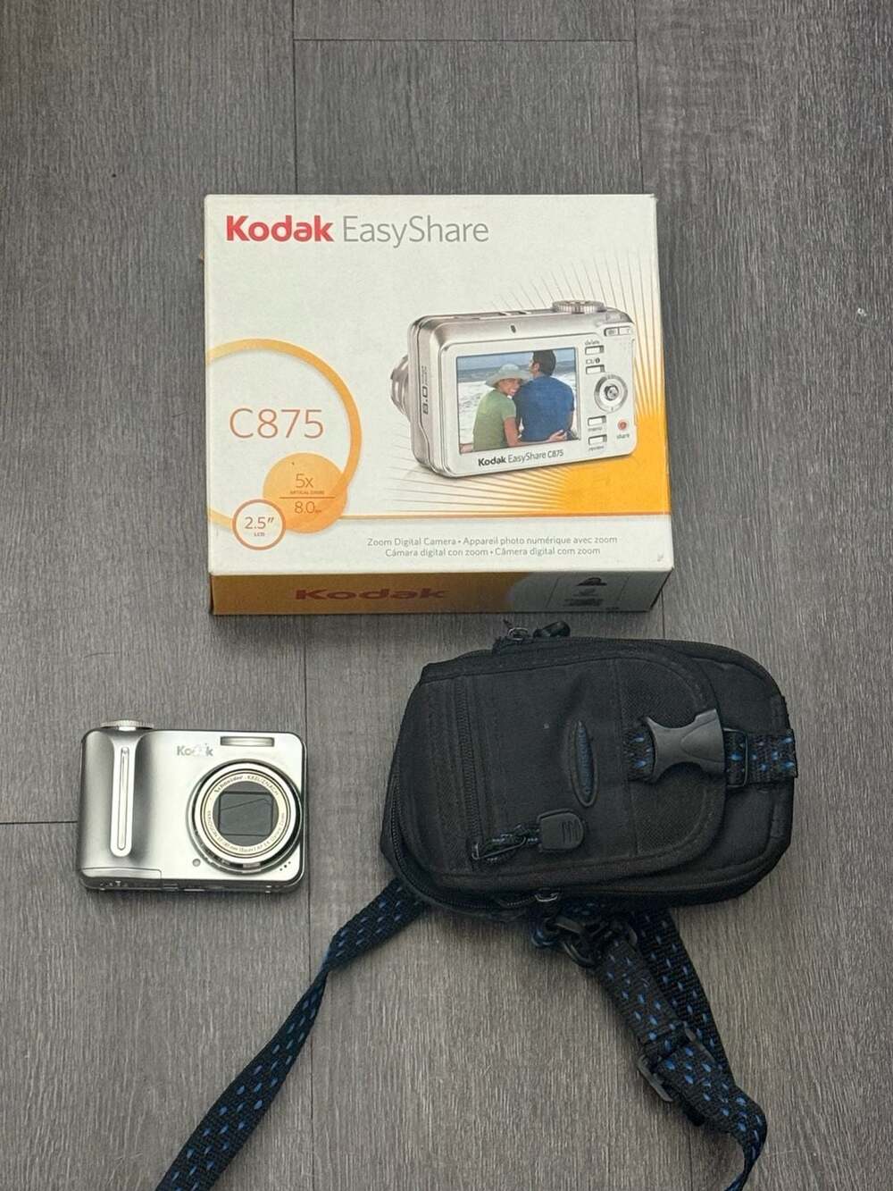 Kodak EasyShare C875 8.0MP Digital Camera Bundle with Box and Case